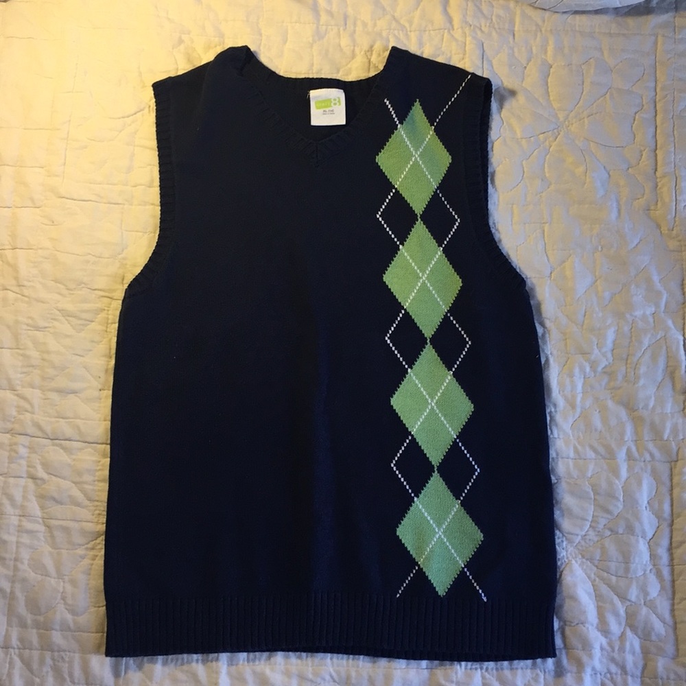 Super cute argyle sweater vest. Boys XL